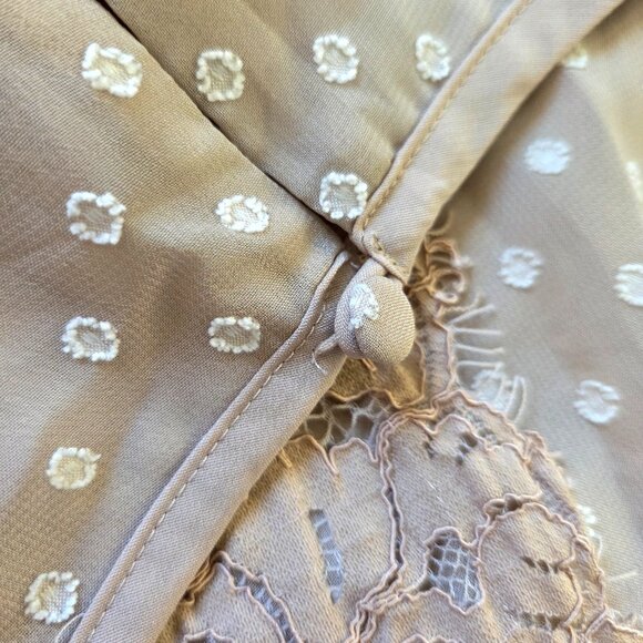 Isaac Mizrahi Women's Long Sleeve Blouse Size 8 Taupe Peasant Polka Dot Lace - Picture 9 of 9